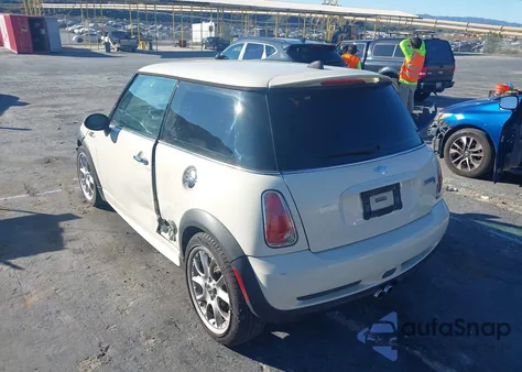 2006 Mini Cooper S из США, поврежденный, VIN WMWRE33546TL16703